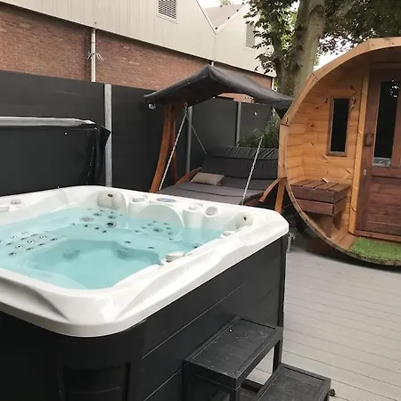 Voormalig Politiebureau Gebruik Welnesstuin Tegen Betaling Bed & Breakfast